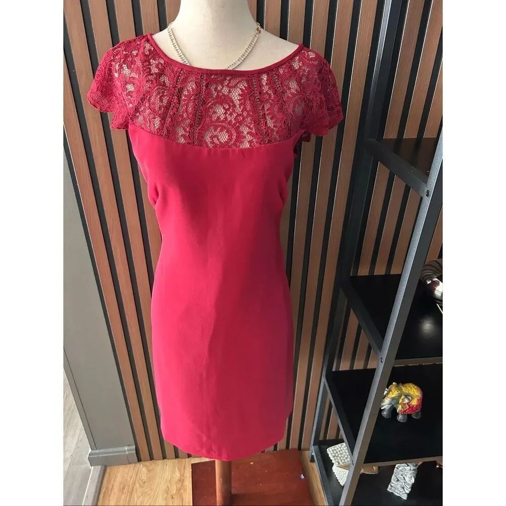 White House black market red classy dress size 8 sleeveless with lace short wome